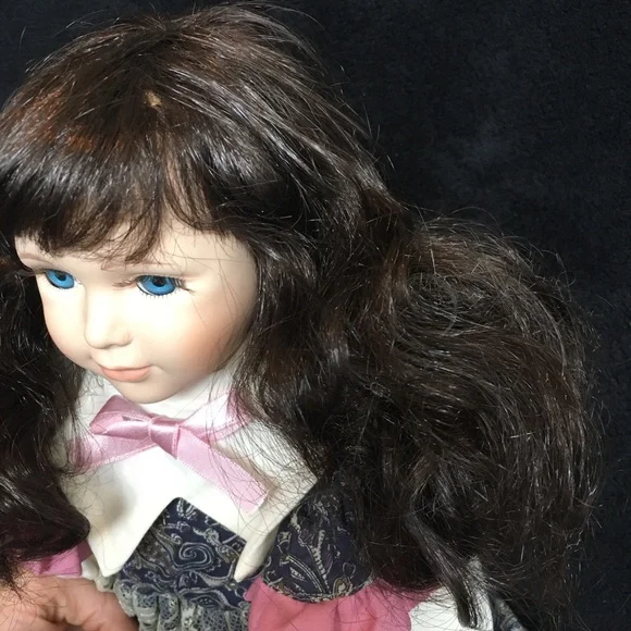 VINTAGE Porcelain Doll - Picture 3 of 16